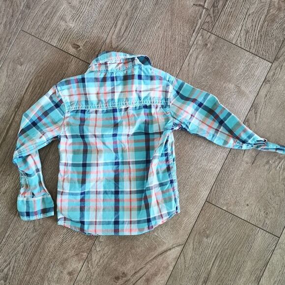 3/$15 Carter's button down dress shirt 3T - Picture 4 of 4